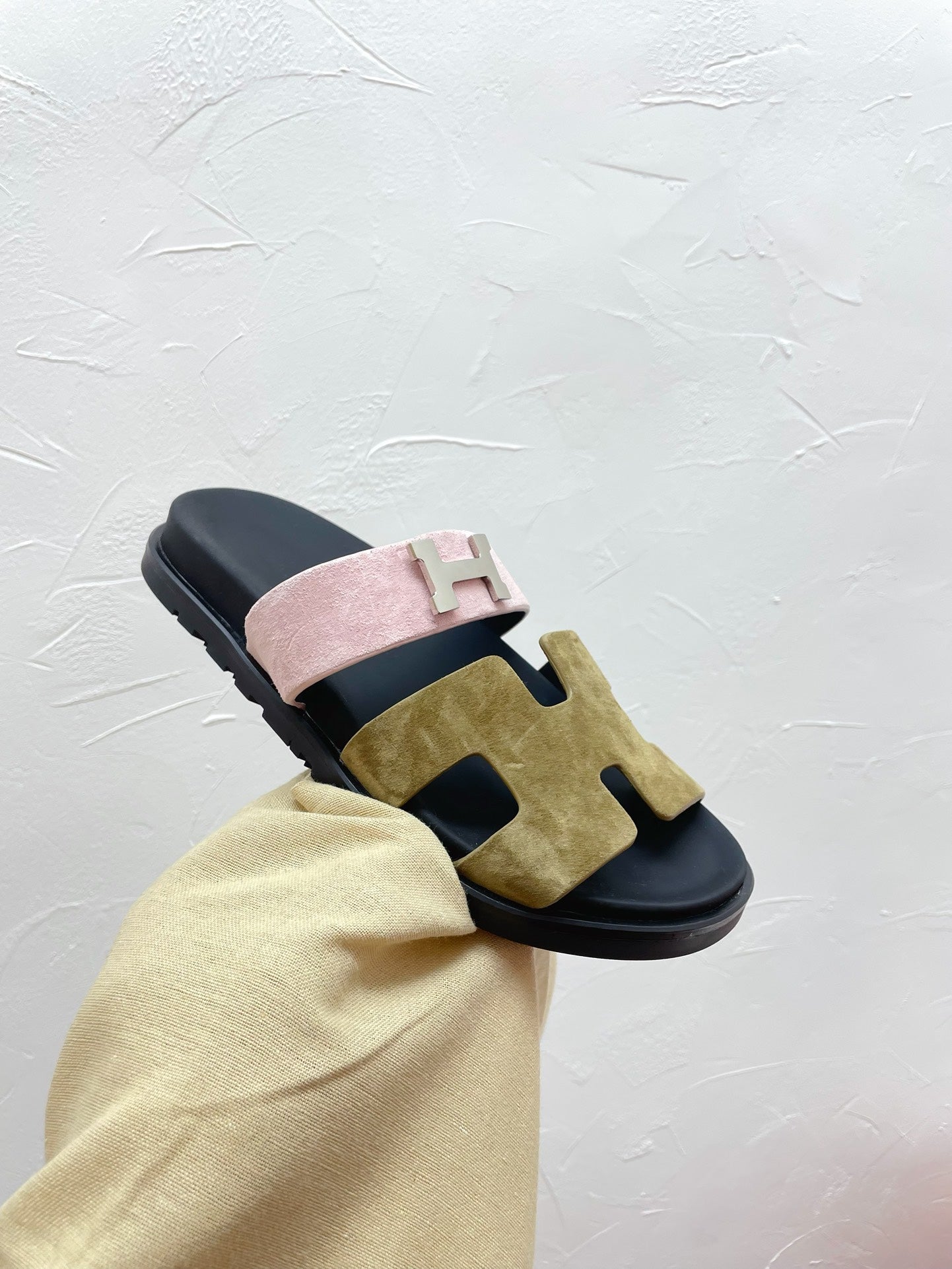 CHYPRE SANDAL ARMY GREEN MIX PASTEL PINK SUEDE WITH H BUCKLE