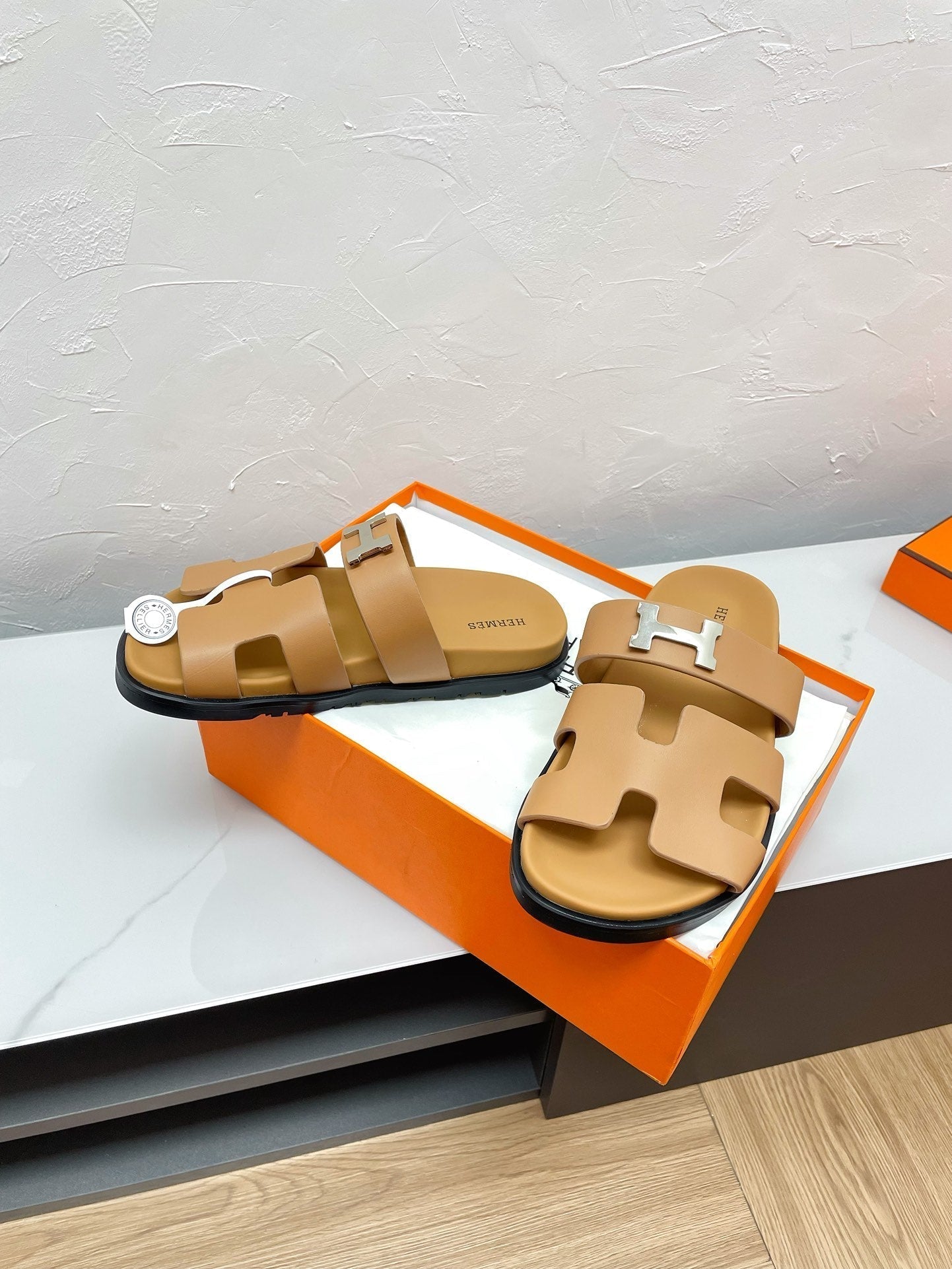 CHYPRE SANDAL COPPER LAMBSKIN WITH H BUCKLE