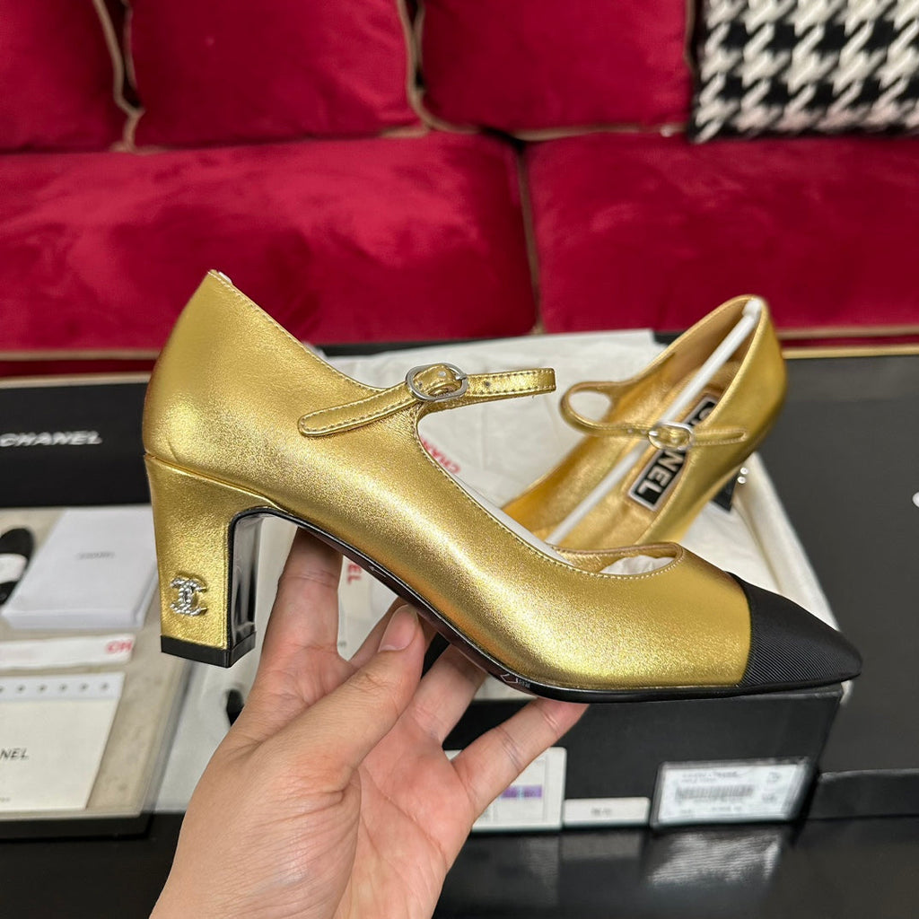 HIGH MARY JANE IN GOLDEN CALFSKIN AND BLACK SATIN