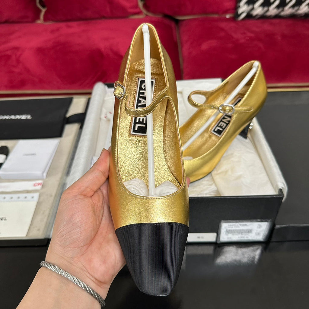 HIGH MARY JANE IN GOLDEN CALFSKIN AND BLACK SATIN