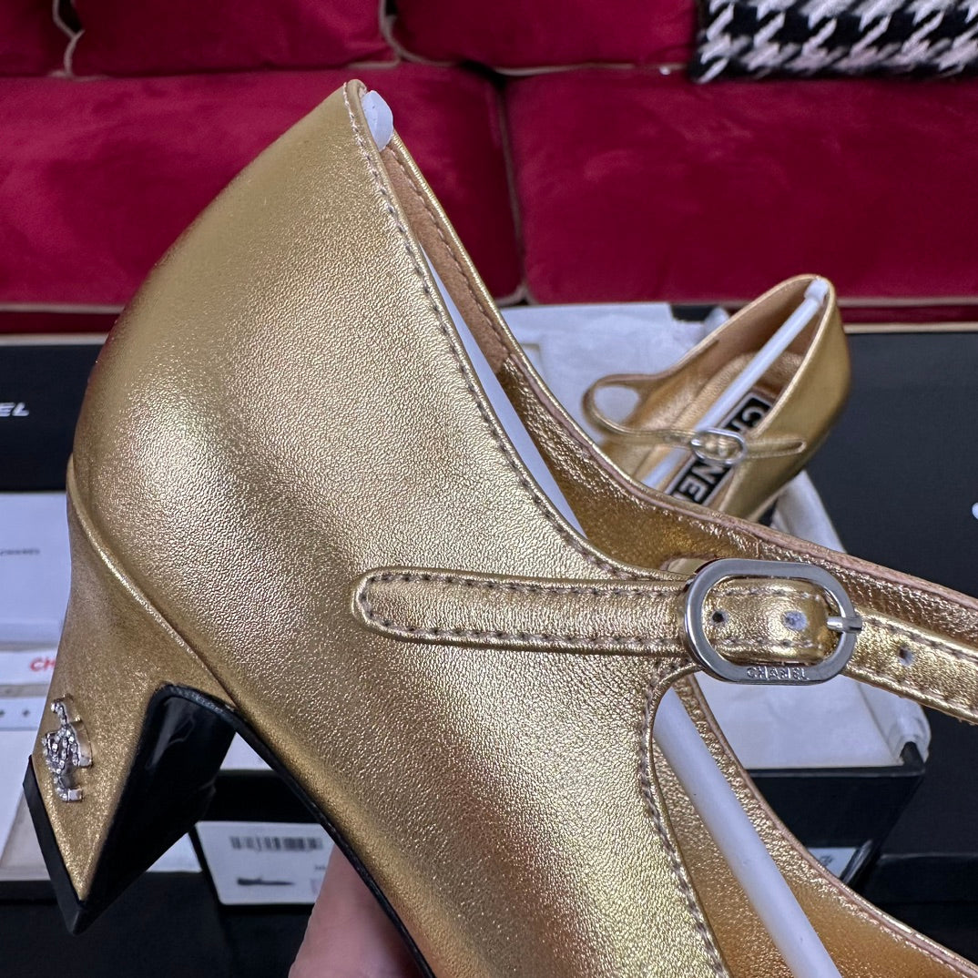 HIGH MARY JANE IN GOLDEN CALFSKIN AND BLACK SATIN