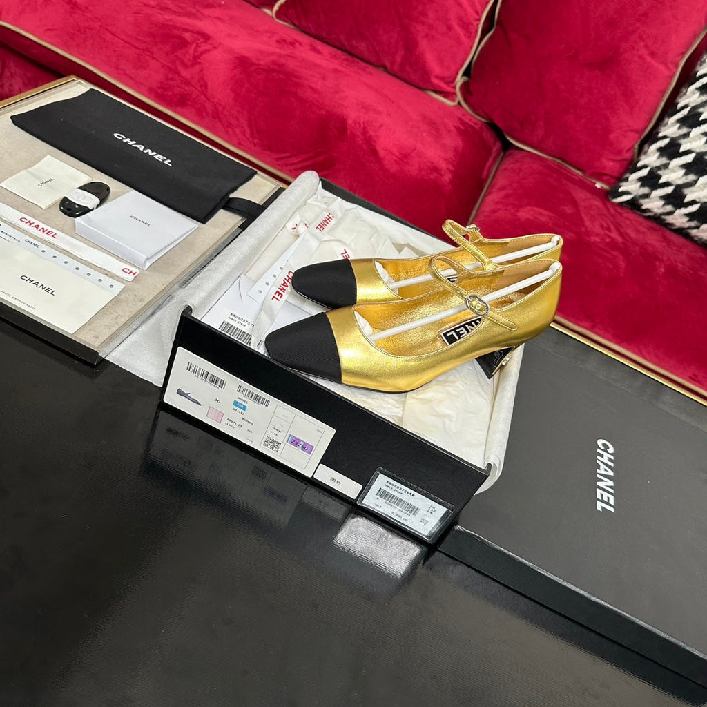 HIGH MARY JANE IN GOLDEN CALFSKIN AND BLACK SATIN