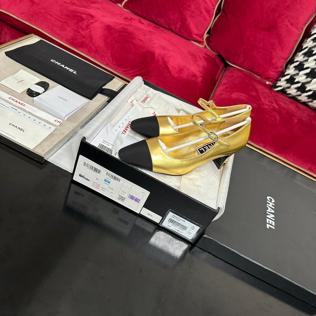 HIGH MARY JANE IN GOLDEN CALFSKIN AND BLACK SATIN