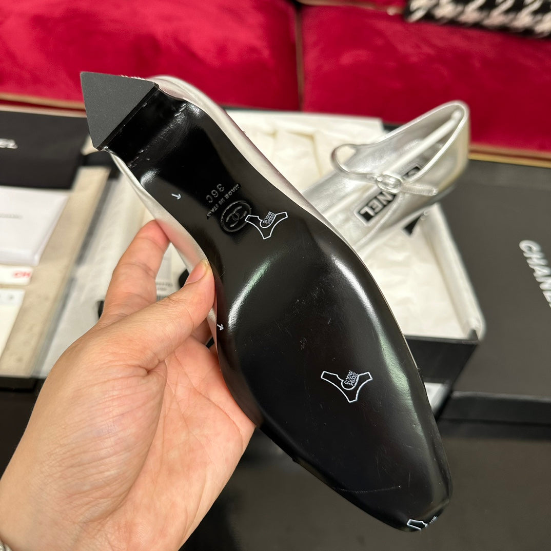 HIGH MARY JANE IN SILVER CALFSKIN AND BLACK SATIN