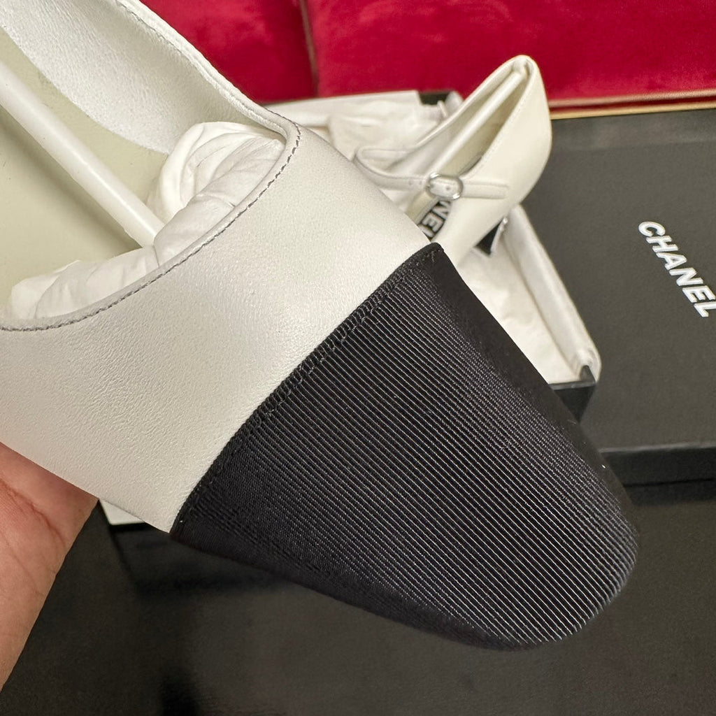 HIGH MARY JANE IN WHITE CALFSKIN AND BLACK SATIN