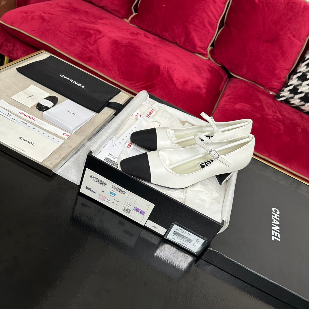 HIGH MARY JANE IN WHITE CALFSKIN AND BLACK SATIN