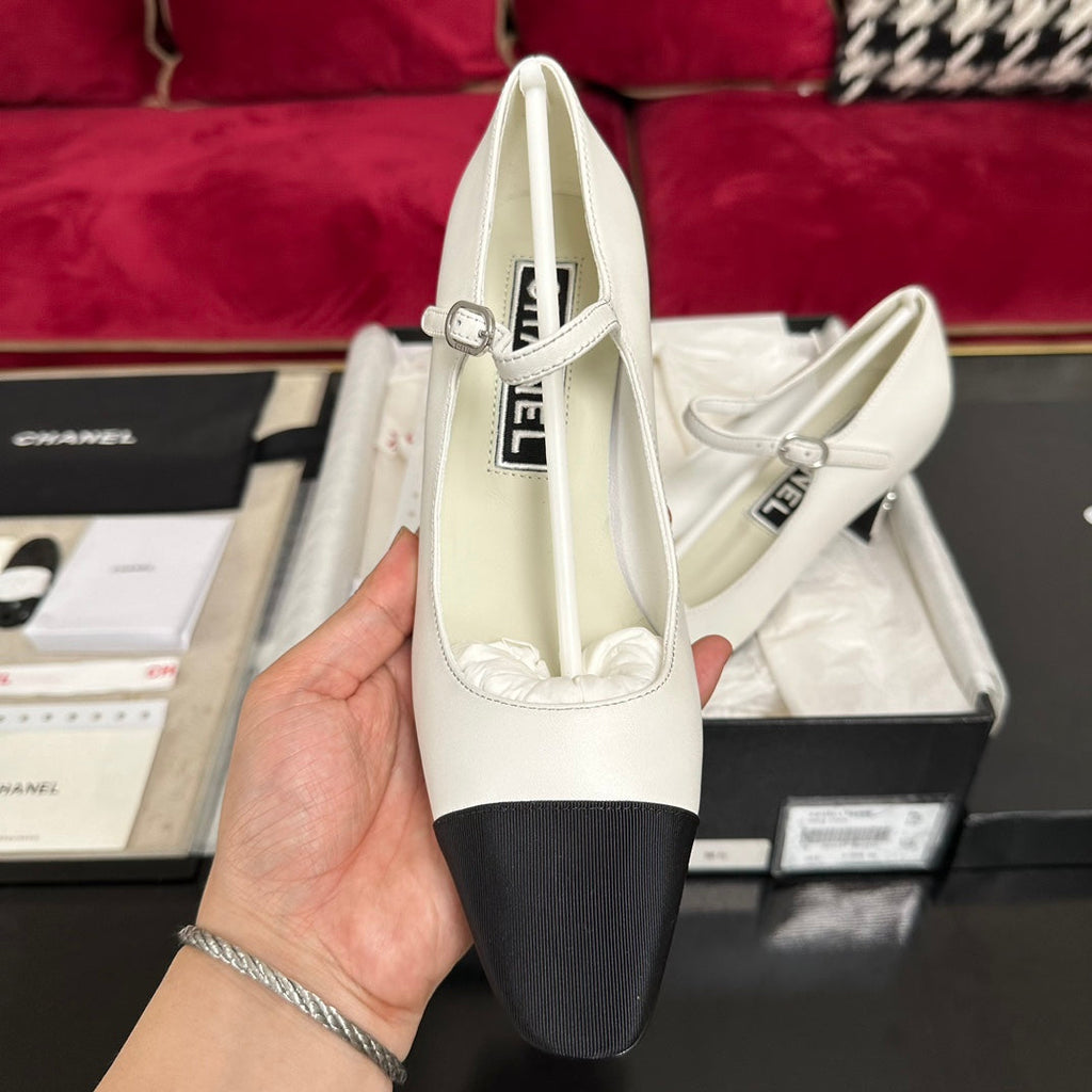 HIGH MARY JANE IN WHITE CALFSKIN AND BLACK SATIN