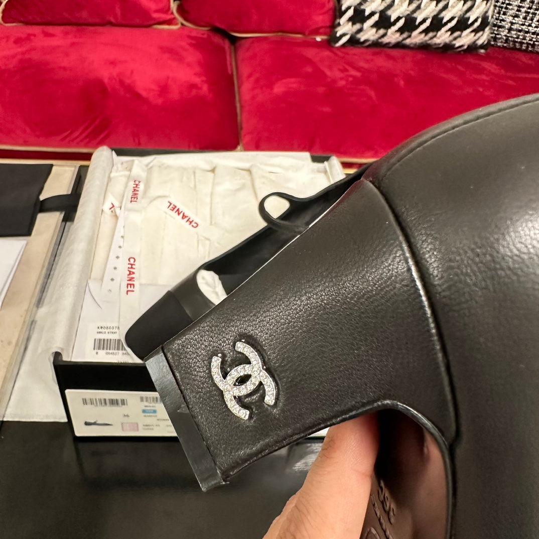 HIGH MARY JANE IN BLACK CALFSKIN AND SATIN