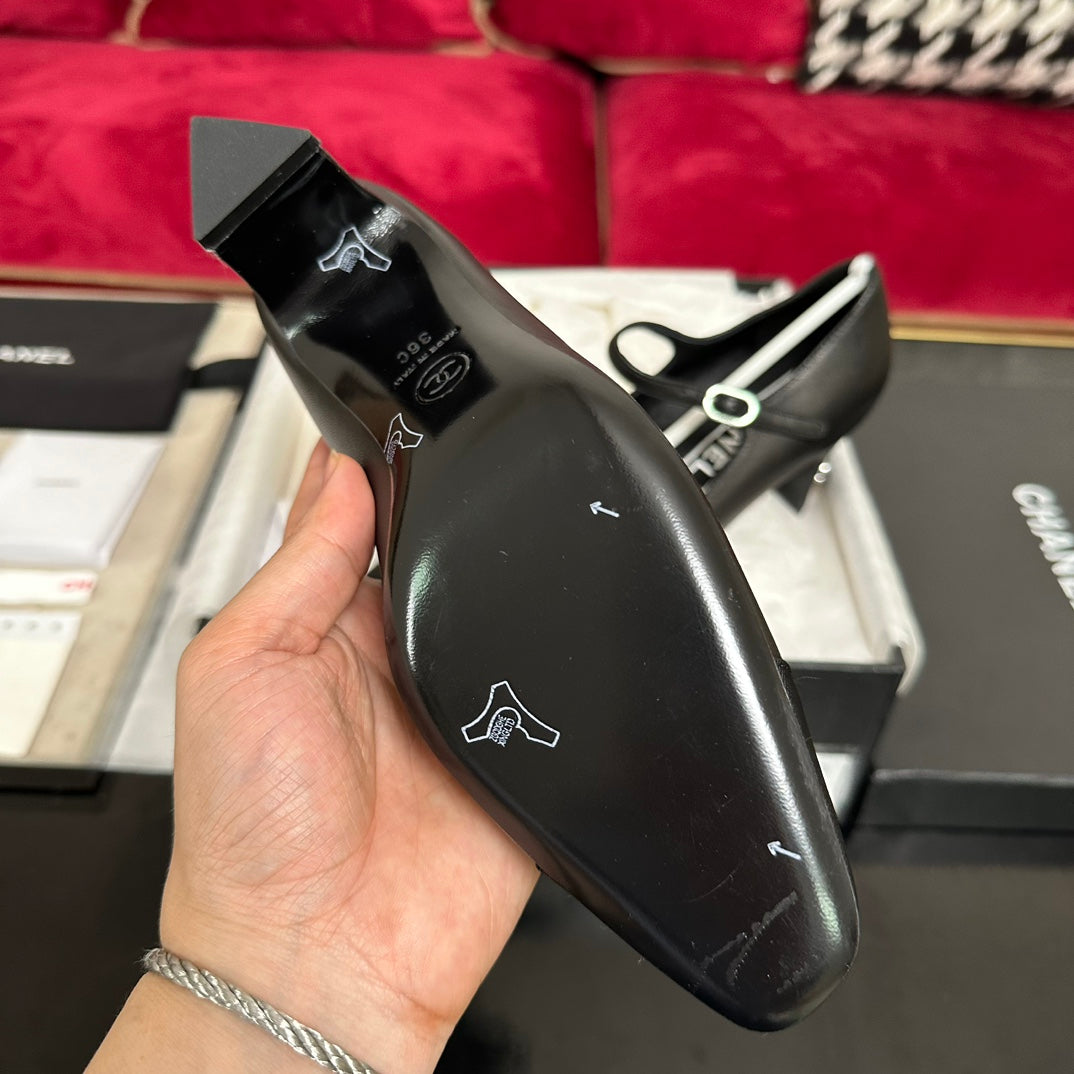 HIGH MARY JANE IN BLACK CALFSKIN AND SATIN