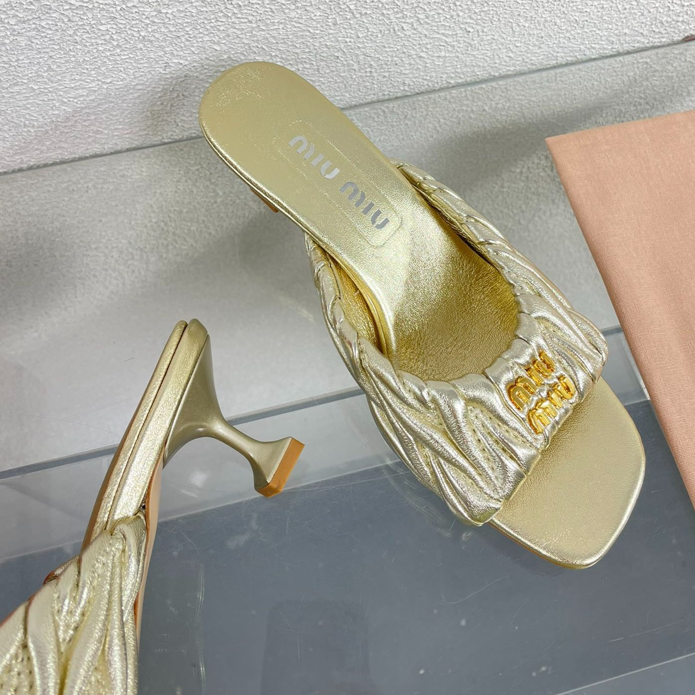 Women's Mid - Heel Metallic Yellow Color Leather Stylized