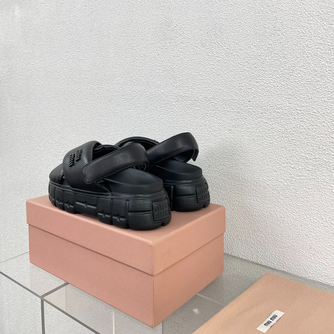 Thick-Soled Sandals Black Leather