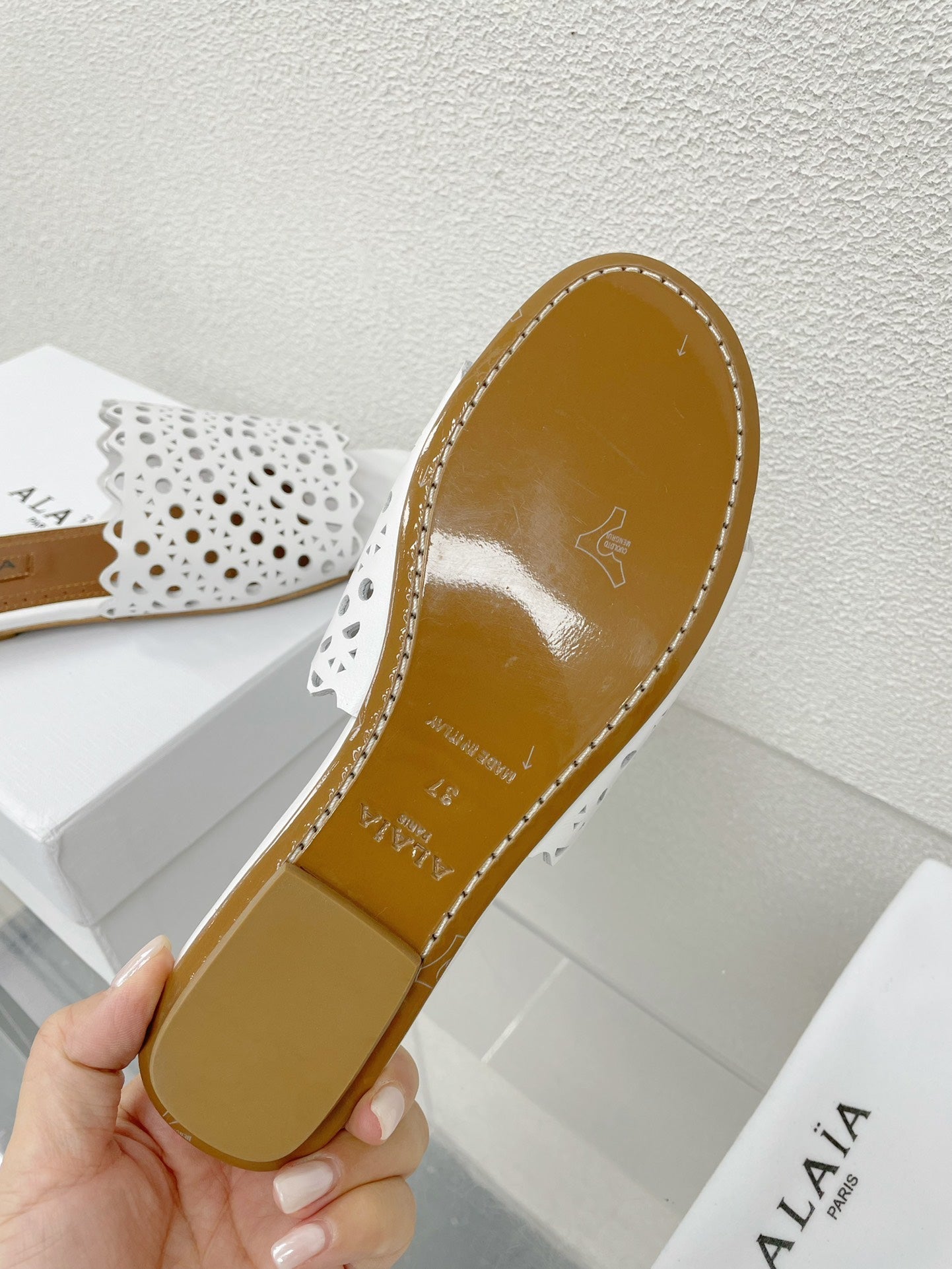 ALAIA VIENNE FLAT MULES IN WHITE LAMBSKIN