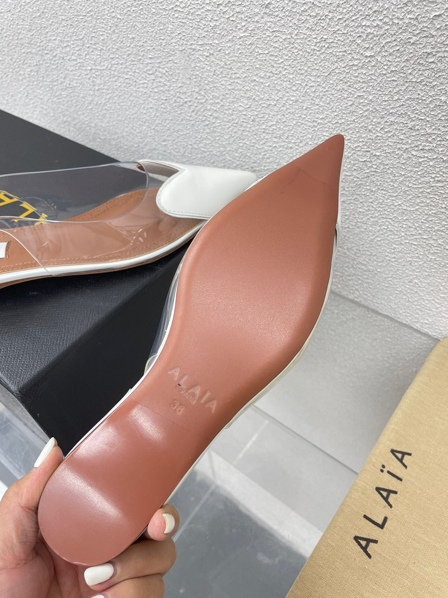 ALAIA LE COEUR FLAT SLINGBACKS IN WHITE PATENT LAMBSKIN