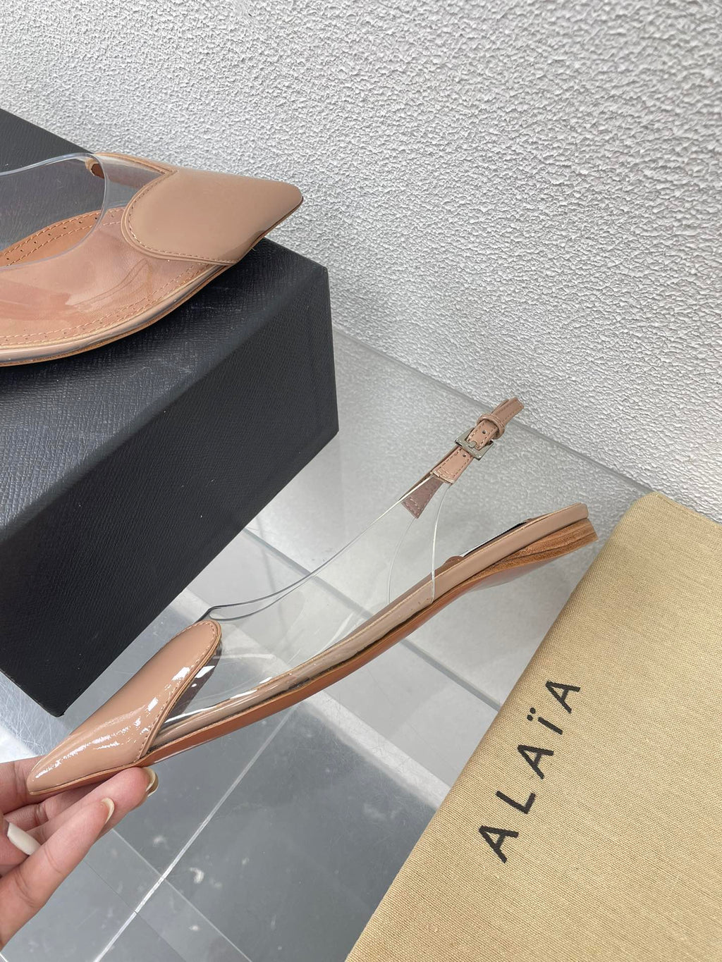 ALAIA LE COEUR FLAT SLINGBACKS IN BEIGE PATENT LAMBSKIN