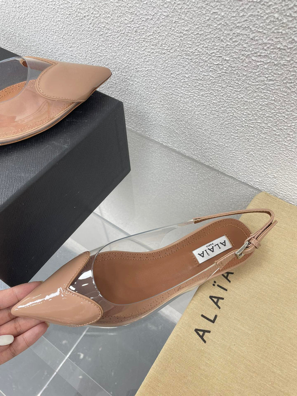 ALAIA LE COEUR FLAT SLINGBACKS IN BEIGE PATENT LAMBSKIN