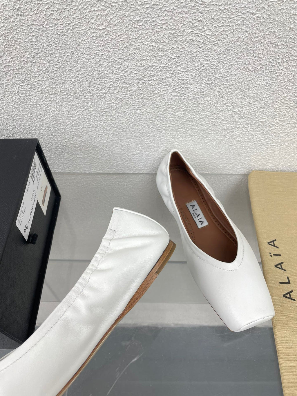 ALAIA BALLET FLATS IN WHITE CALFSKIN