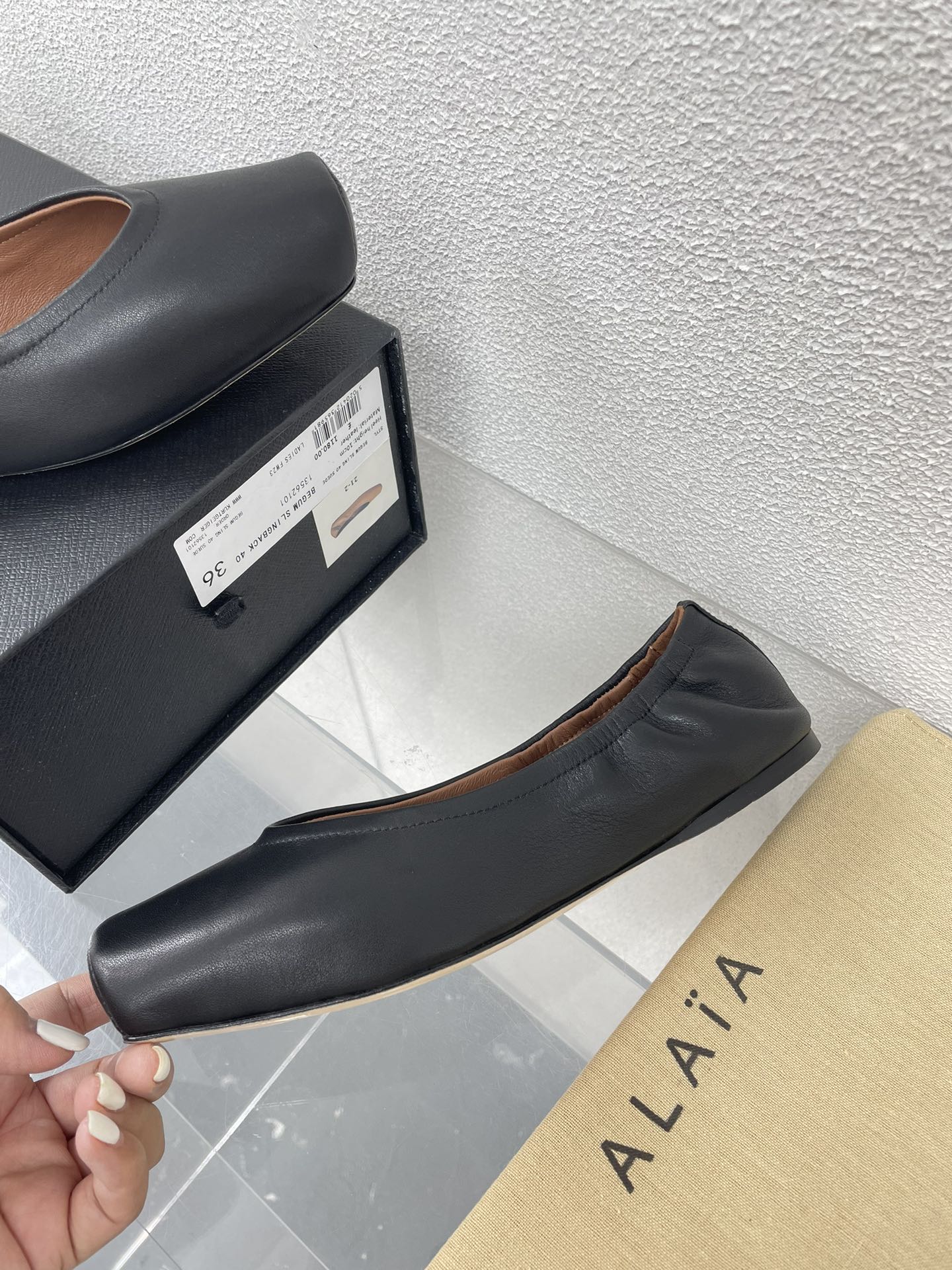 ALAIA BALLET FLATS IN BLACK CALFSKIN