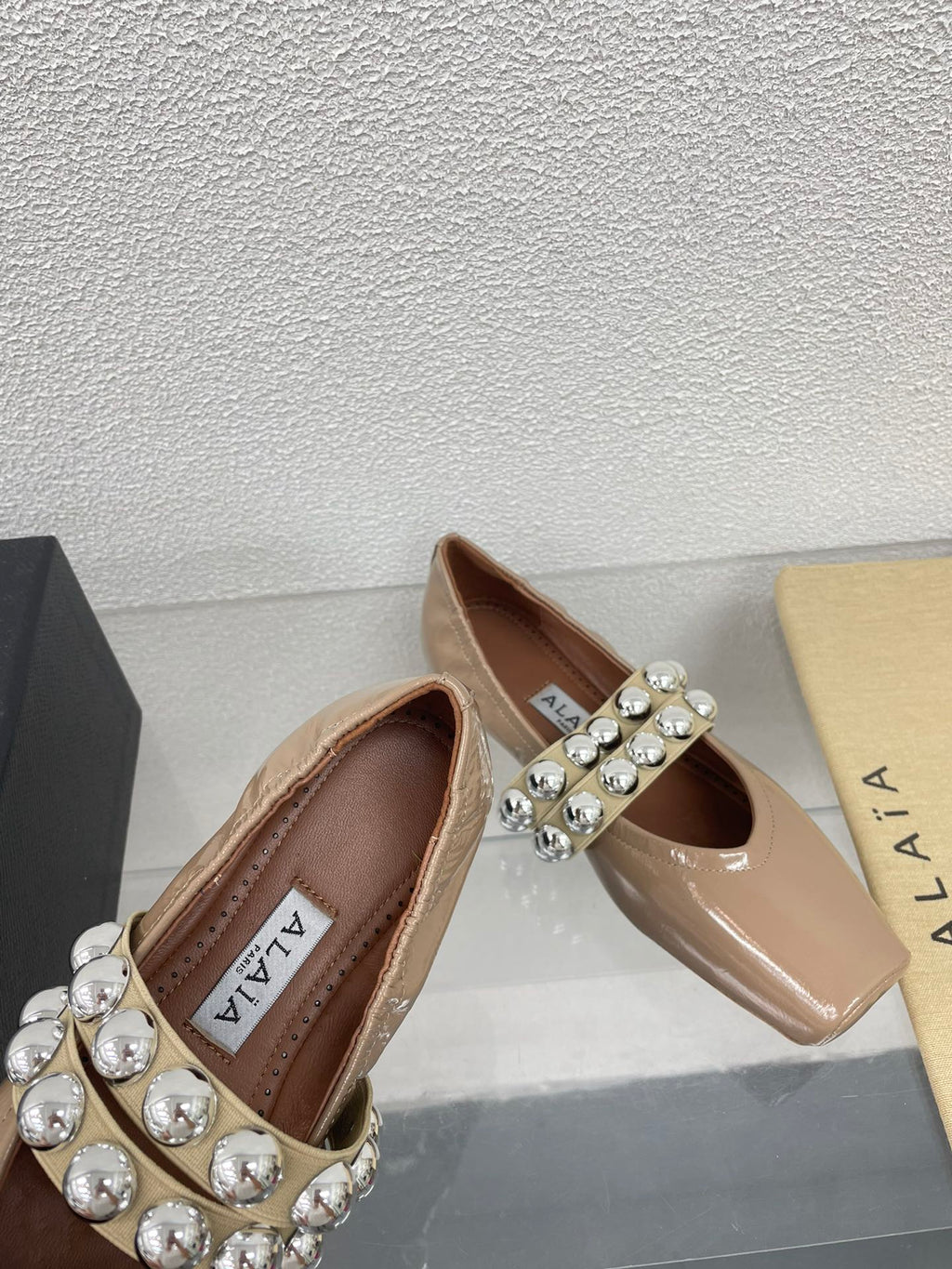 ALAIA MARY JANE PEARL IN GLOSSY BEIGE LAMBSKIN