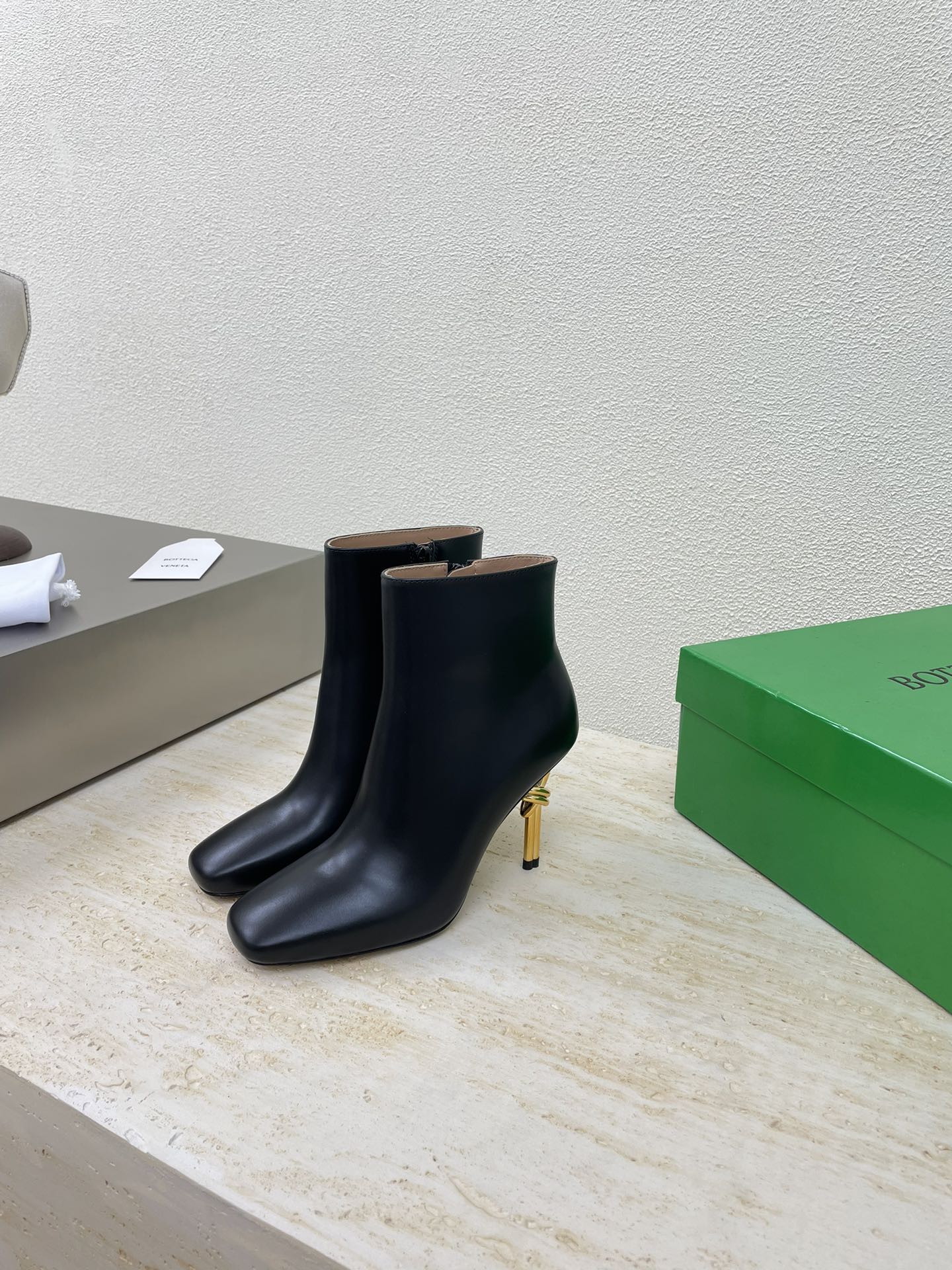 KNOT ANKLE BOOT IN BLACK CALFSKIN WITH GOLD METAL HEEL 9 CM