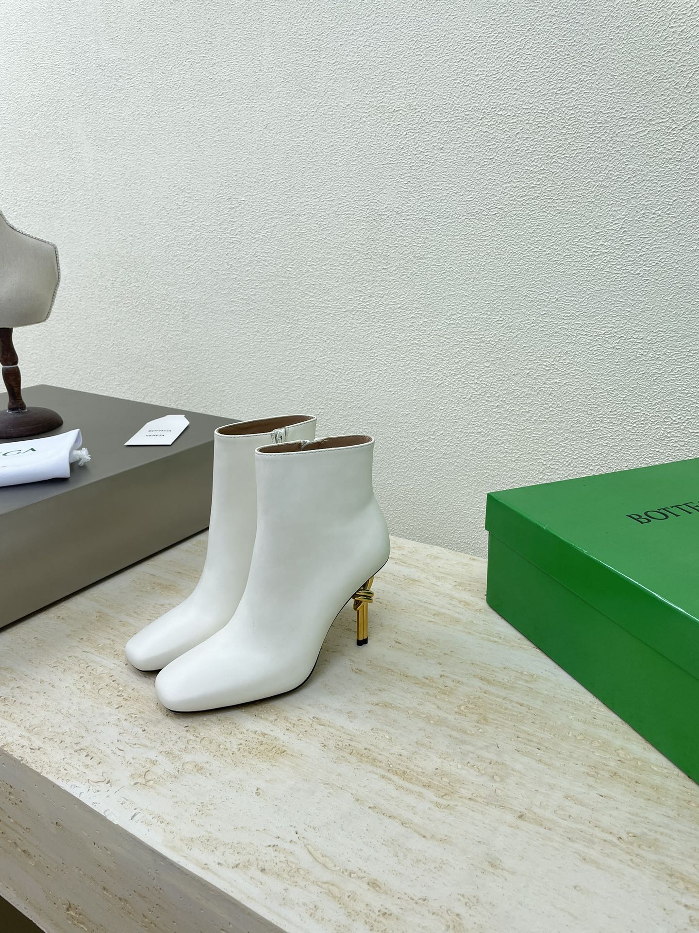 KNOT ANKLE BOOT IN WHITE CALFSKIN WITH GOLD METAL HEEL 9 CM