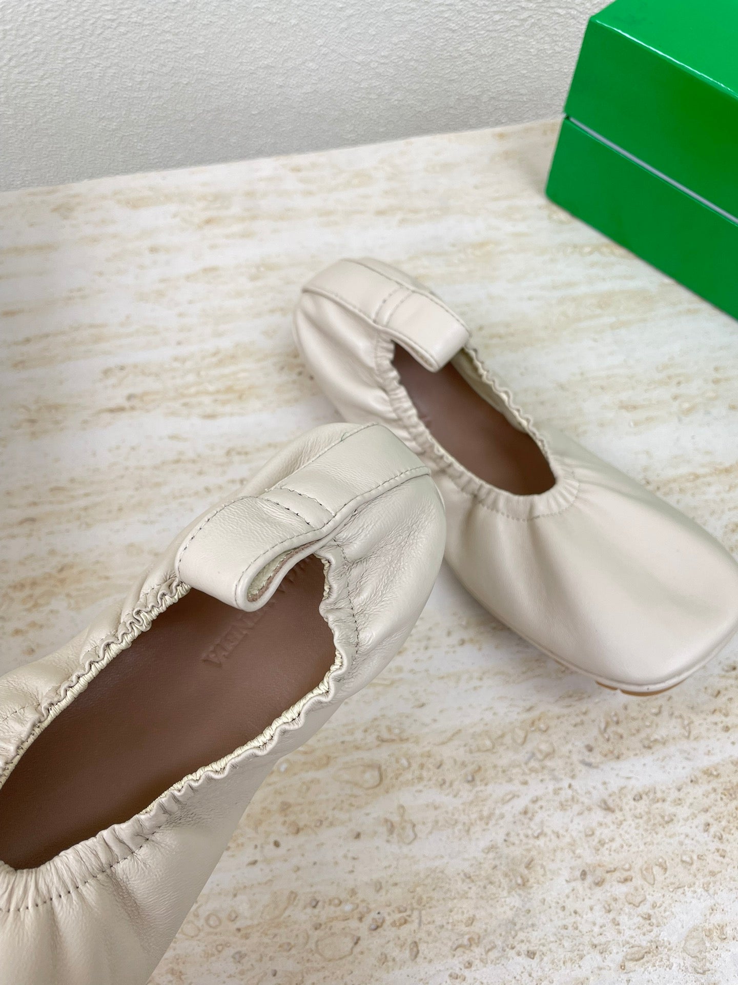 ELASTIC BALLERINA FLATS IN WHITE CREAM LAMBSKIN