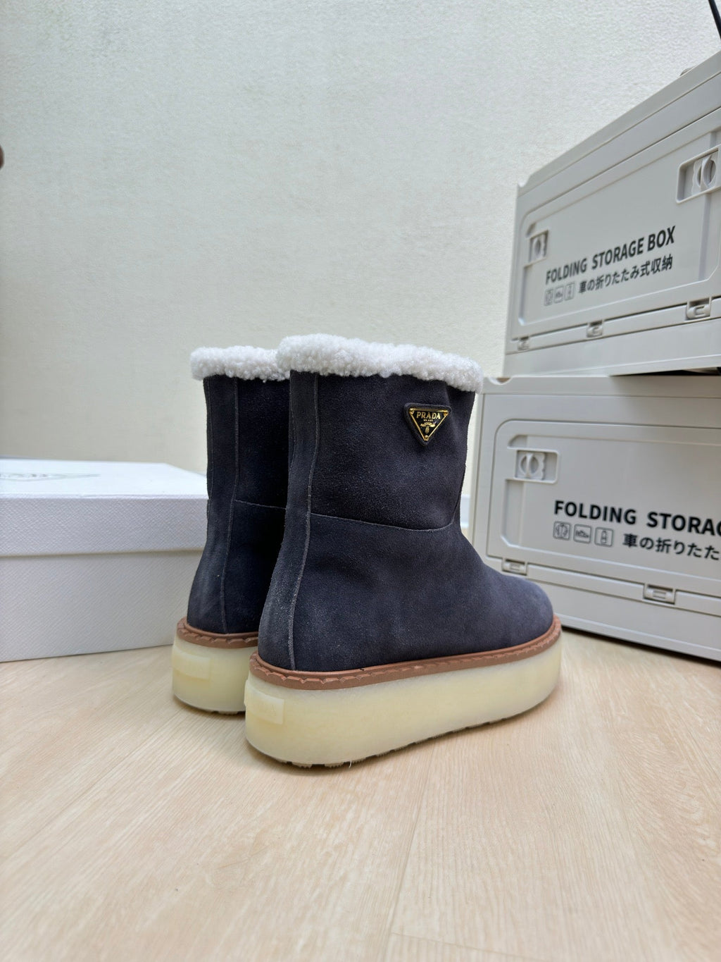 SUEDE BOOTS SLATE GRAY WITH SHEARLING LINING AND RUBBER FLATFORM SOLE