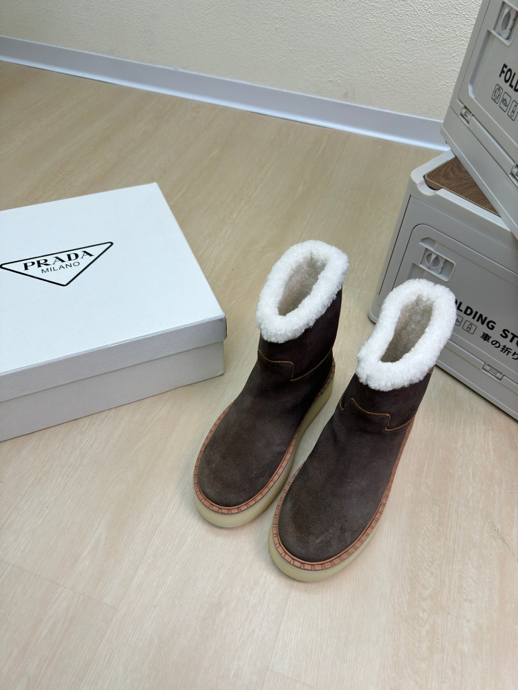 SUEDE BOOTS DARK BROWN WITH SHEARLING LINING AND RUBBER FLATFORM SOLE