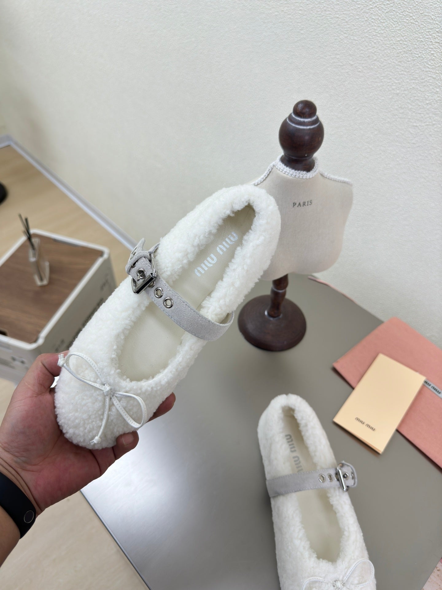 SHEARLING BALLET FLAT WHITE WITH SUEDE STRAP