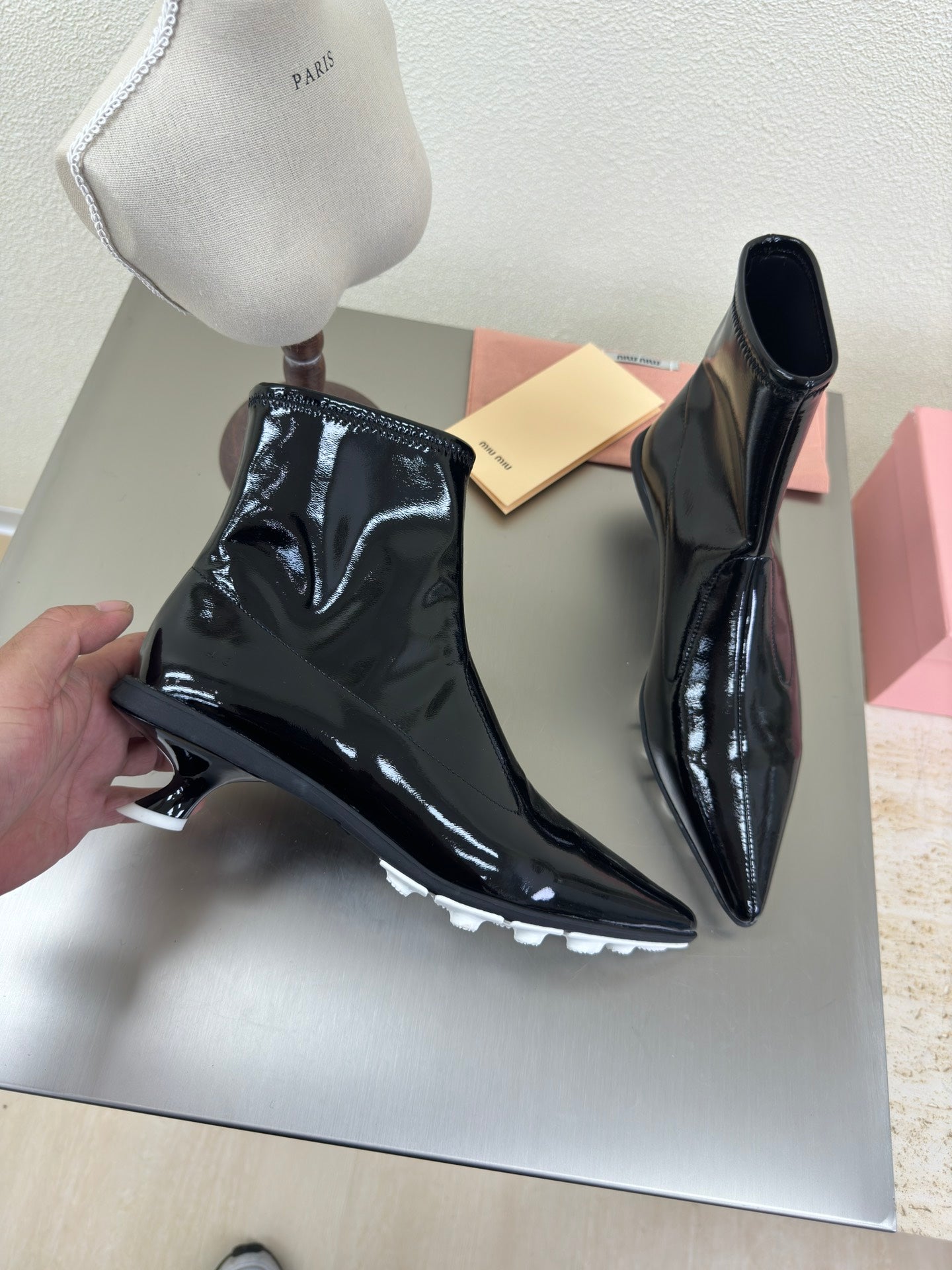ANKLE POINTED-TOE BOOTS IN BLACK GLOSSY CALFSKIN