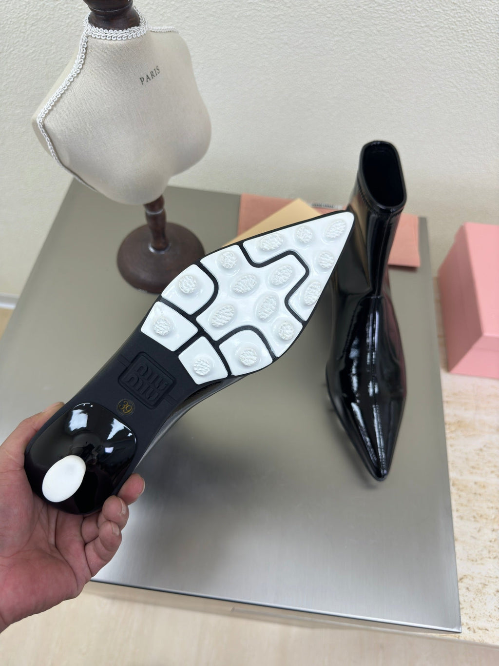 ANKLE POINTED-TOE BOOTS IN BLACK GLOSSY CALFSKIN