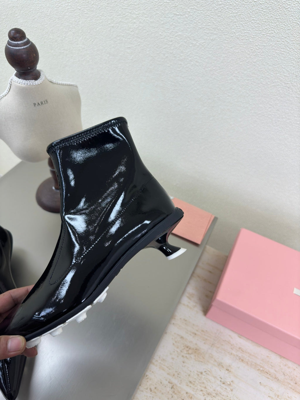 ANKLE POINTED-TOE BOOTS IN BLACK GLOSSY CALFSKIN