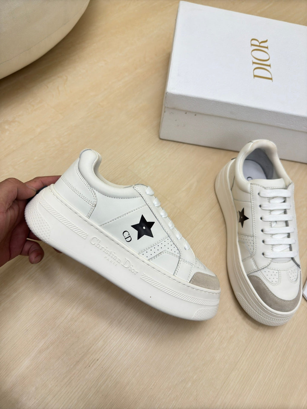 BLACK STAR PLATFORM SNEAKER IN WHITE CALFSKIN AND SUEDE