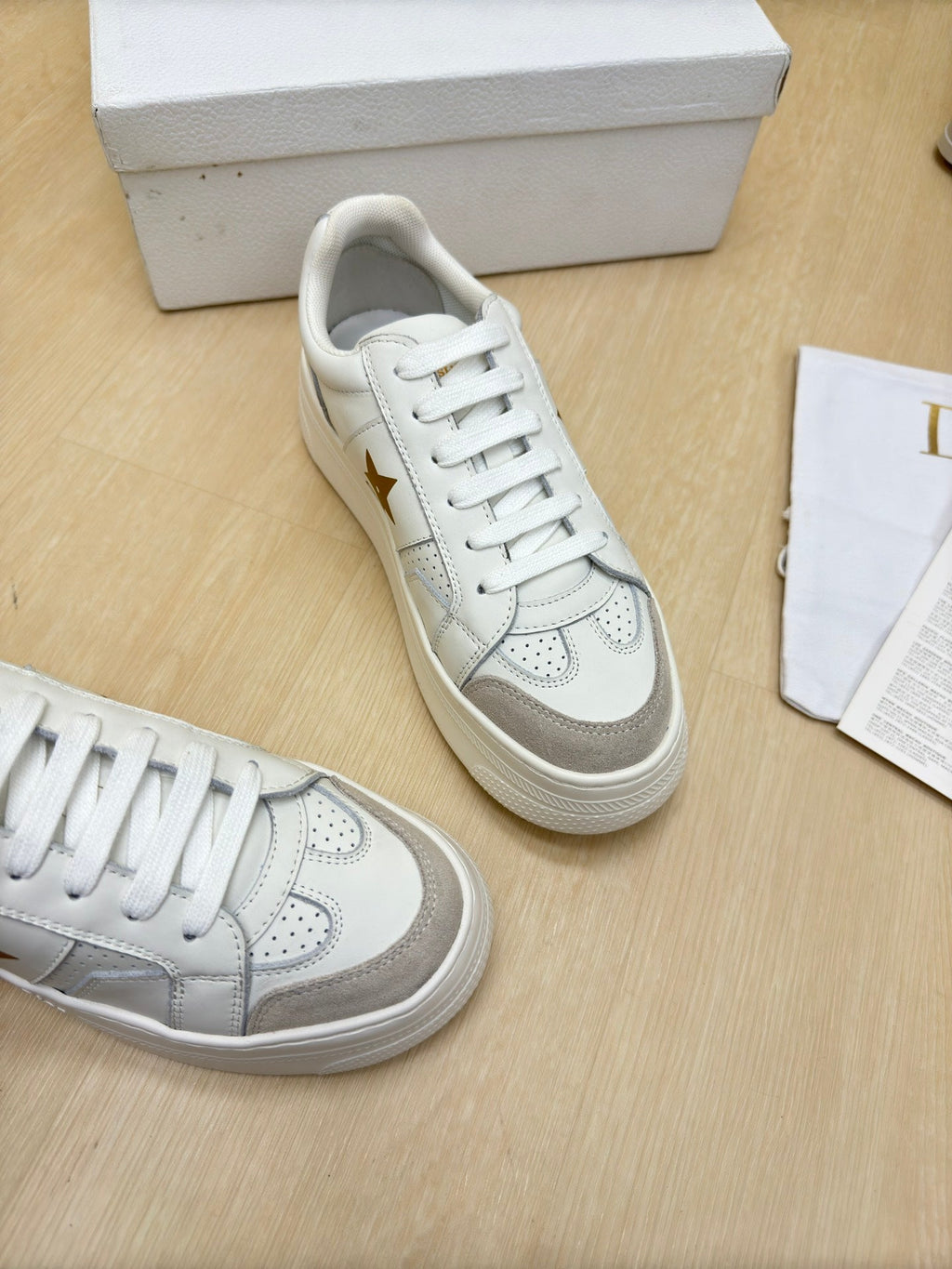 GOLD STAR PLATFORM SNEAKER IN WHITE CALFSKIN AND SUEDE