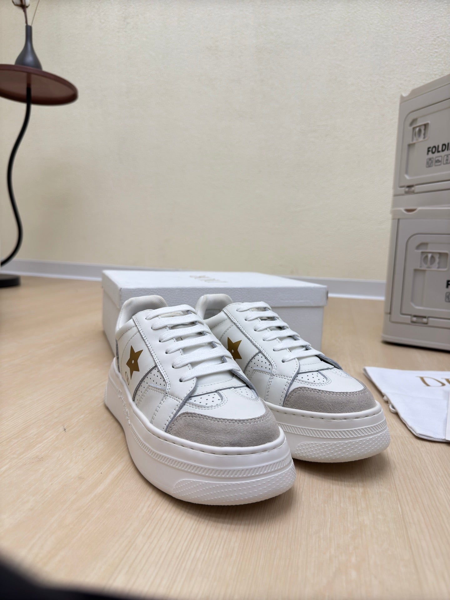 GOLD STAR PLATFORM SNEAKER IN WHITE CALFSKIN AND SUEDE