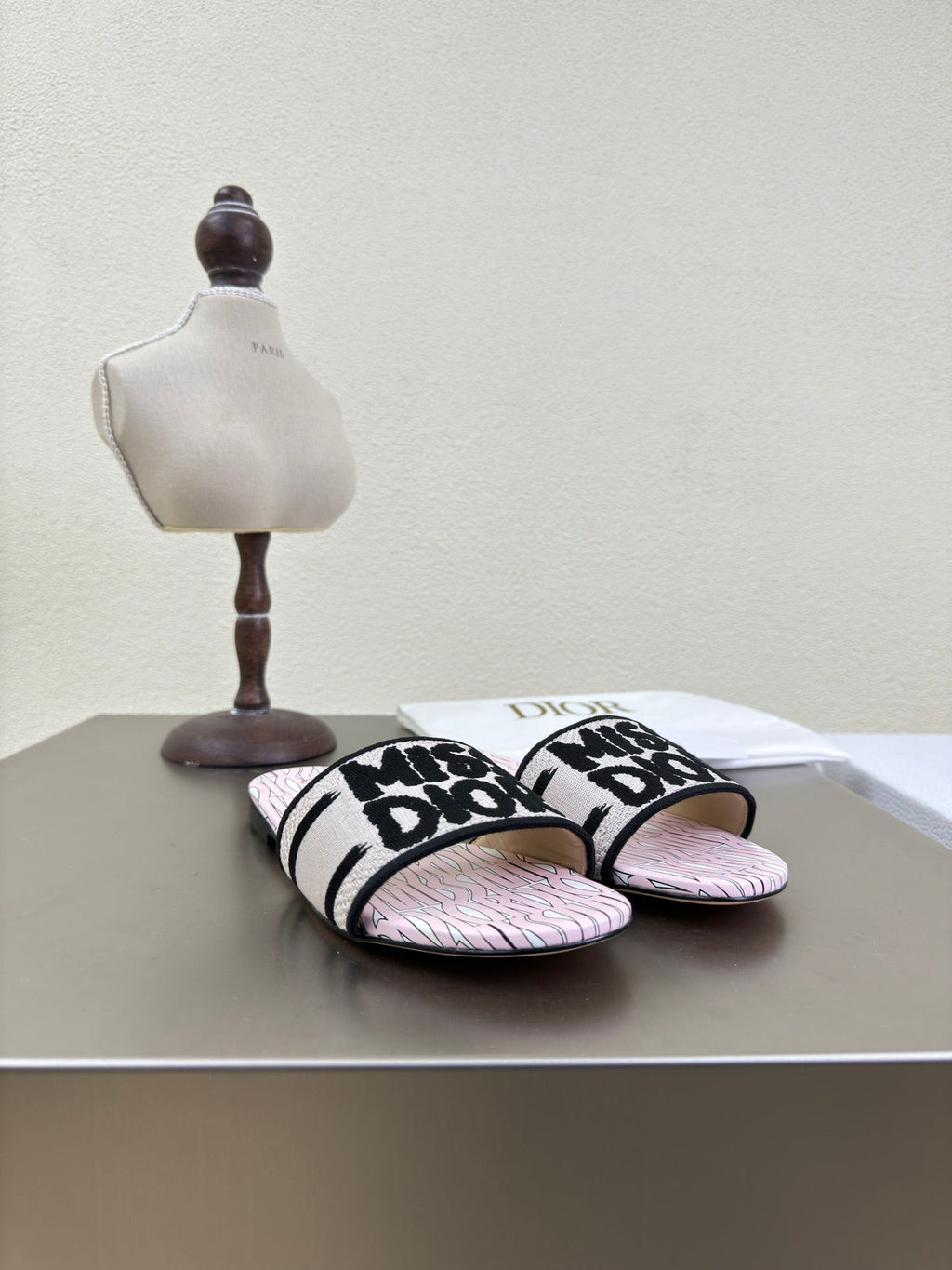 DWAY SLIDE EMBROIDERED COTTON AND LIGHT PINK MISS DIOR ALLOVER MOTIF