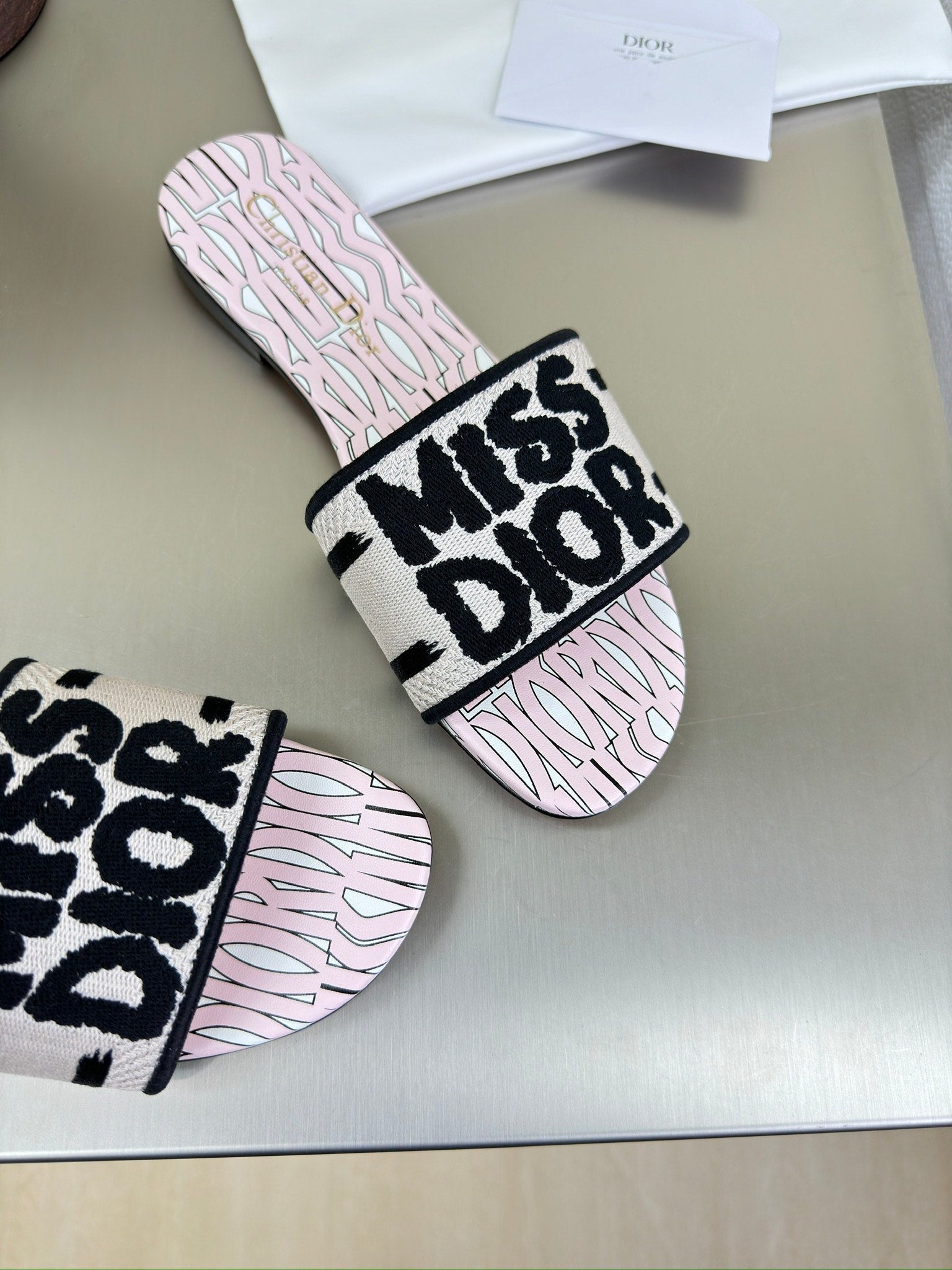 DWAY SLIDE EMBROIDERED COTTON AND LIGHT PINK MISS DIOR ALLOVER MOTIF