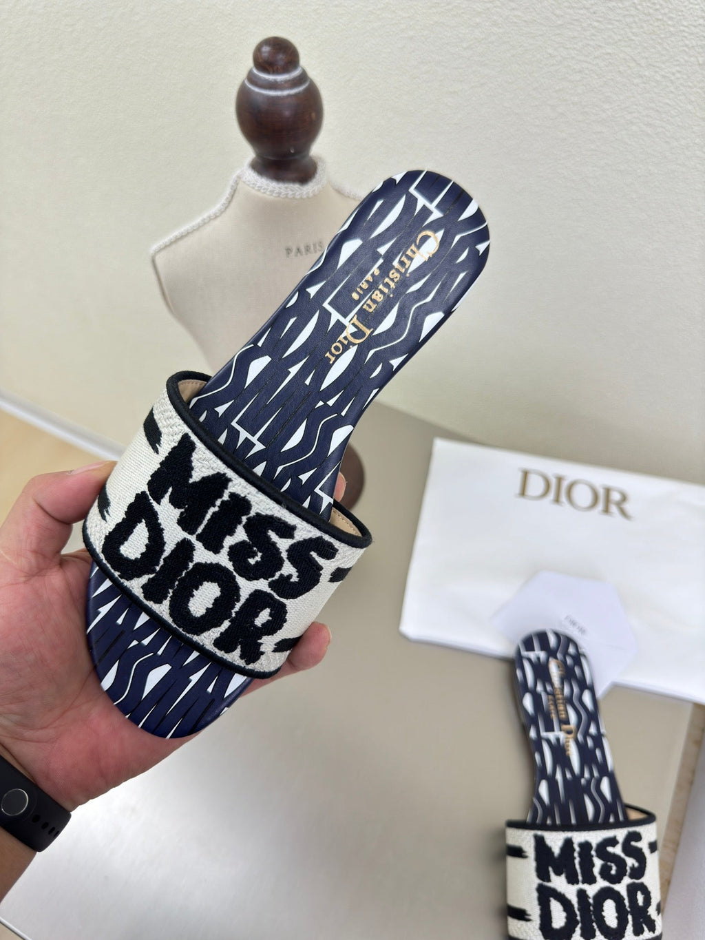 DWAY SLIDE EMBROIDERED COTTON AND NAVY BLUE MISS DIOR ALLOVER MOTIF