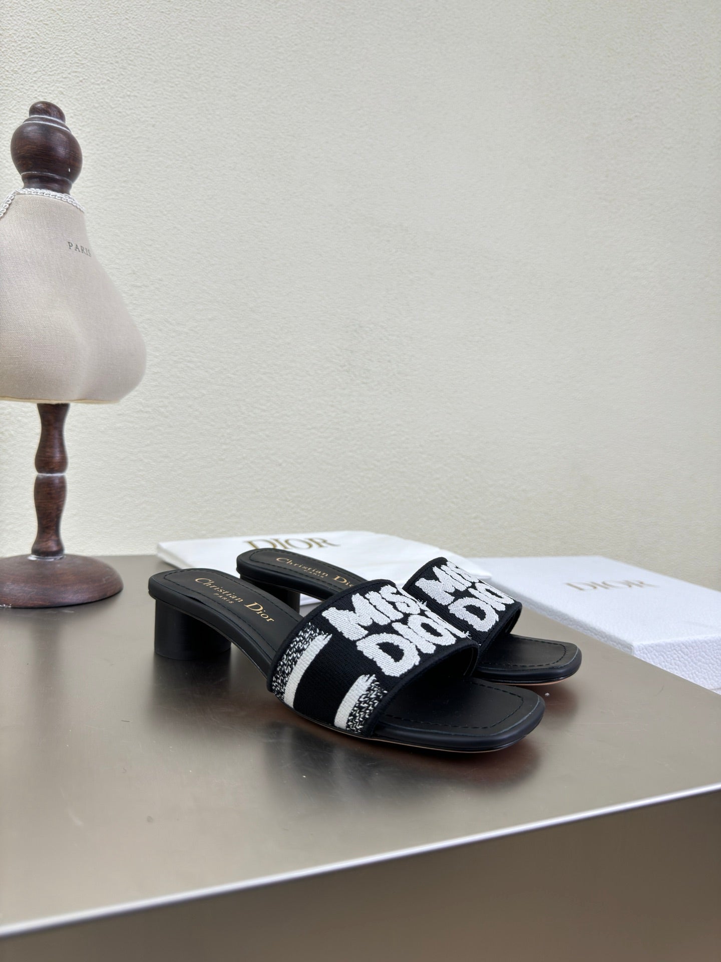 DWAY HEELED SLIDE EMBROIDERED COTTON AND BLACK MISS DIOR ALLOVER MOTIF 35 MM