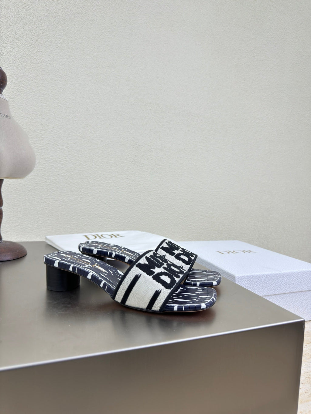 DWAY HEELED SLIDE EMBROIDERED COTTON AND NAVY BLUE MISS DIOR ALLOVER MOTIF 35 MM