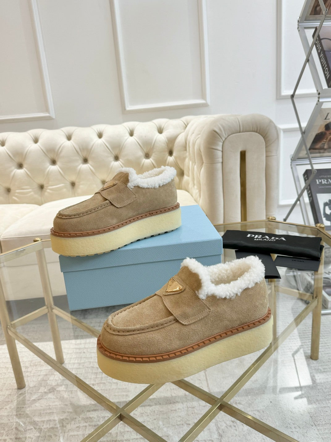 SUEDE LOAFER LIGHT FRENCH BEIGE WITH SHEARLING LINING