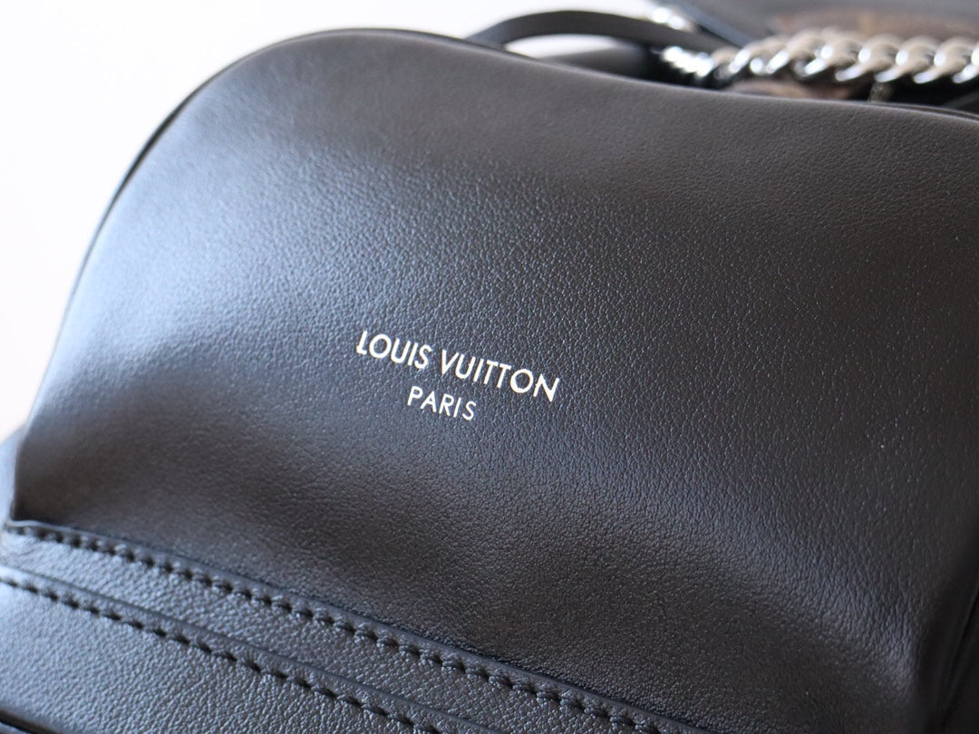 LV 25S MONTSOURIS VIBE 35 IN BLACK LAMBSKIN SILVER HARDWARE