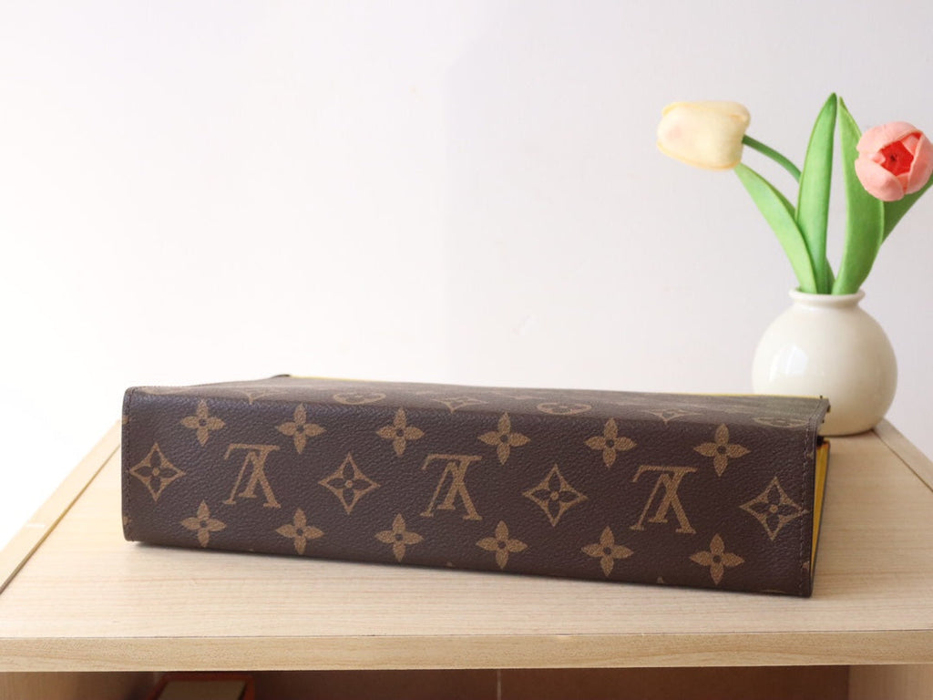 LV 25S POCHETTE VOYAGE 26 IN YELLOW MONOGRAM MACASSAR COATED CANVAS