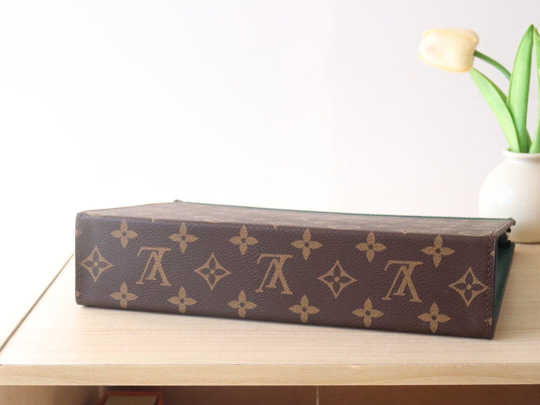 LV 25S POCHETTE VOYAGE 26 IN BORNEO GREEN MONOGRAM MACASSAR COATED CANVAS