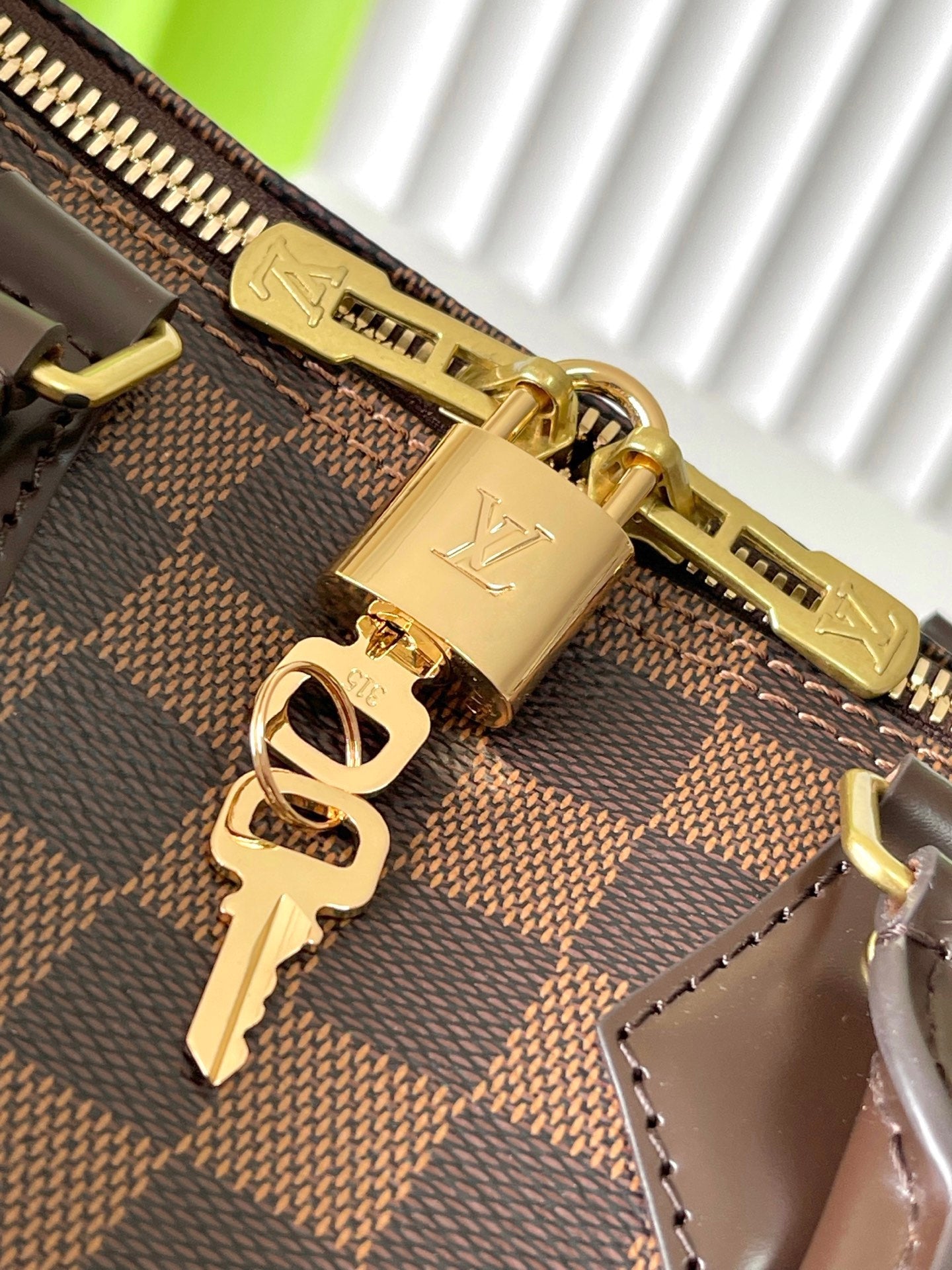 SPEEDY BANDOLIÈRE 25 IN DARK BROWN DAMIER EBENE CANVAS GOLD HARDWARE