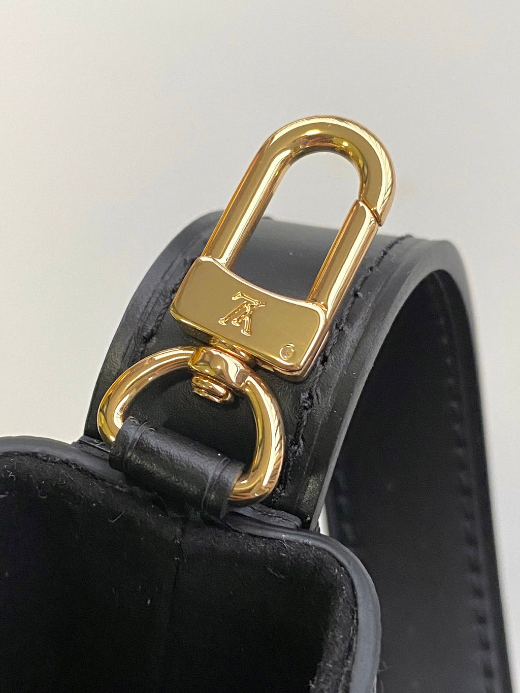 ALL IN BB 18 IN BLACK EMBOSSED COWHIDE GOLD LOCK