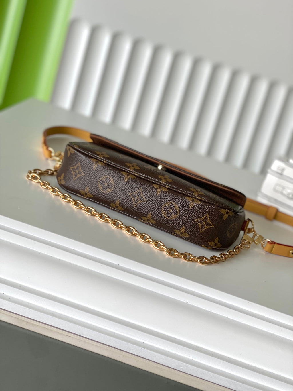 WALLET ON CHAIN IVY 23.5 IN BROWN MONOGRAM CANVAS GOLD LOCK