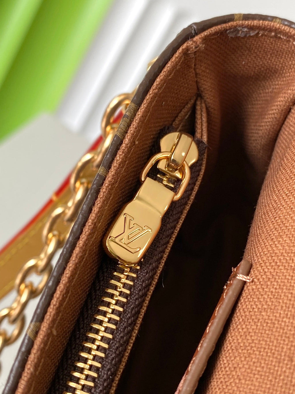 WALLET ON CHAIN IVY 23.5 IN BROWN MONOGRAM CANVAS GOLD LOCK