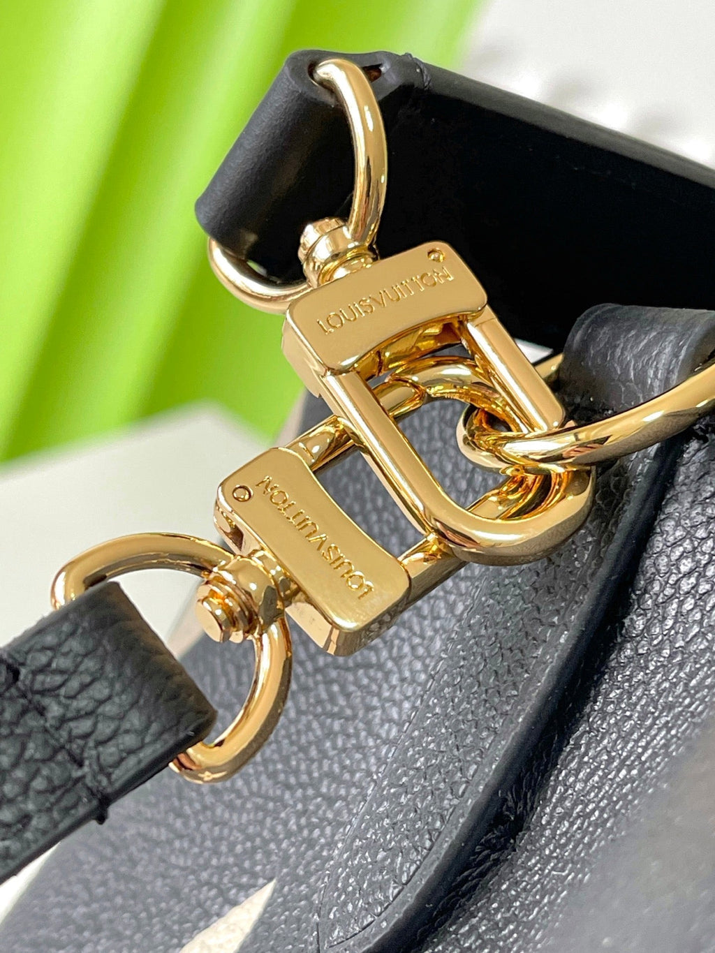 CRAFTY NEONOE 26 IN BLACK AND CREAM BICOLOR EMPREINTE CALFSKIN