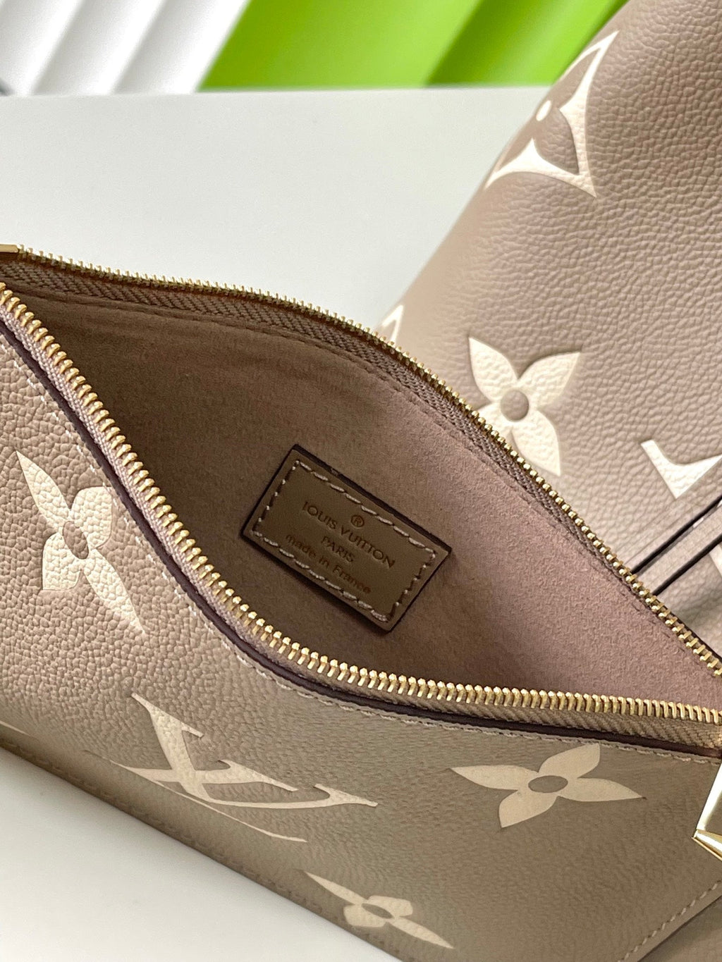 CRAFTY NEONOE 26 IN BROWN AND CREAM BICOLOR EMPREINTE CALFSKIN