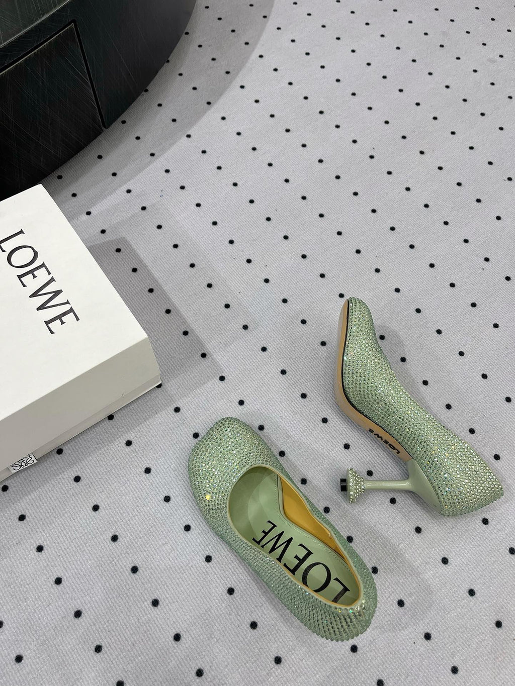 Loew pump 100 in suede and allover rhinestones pastel green